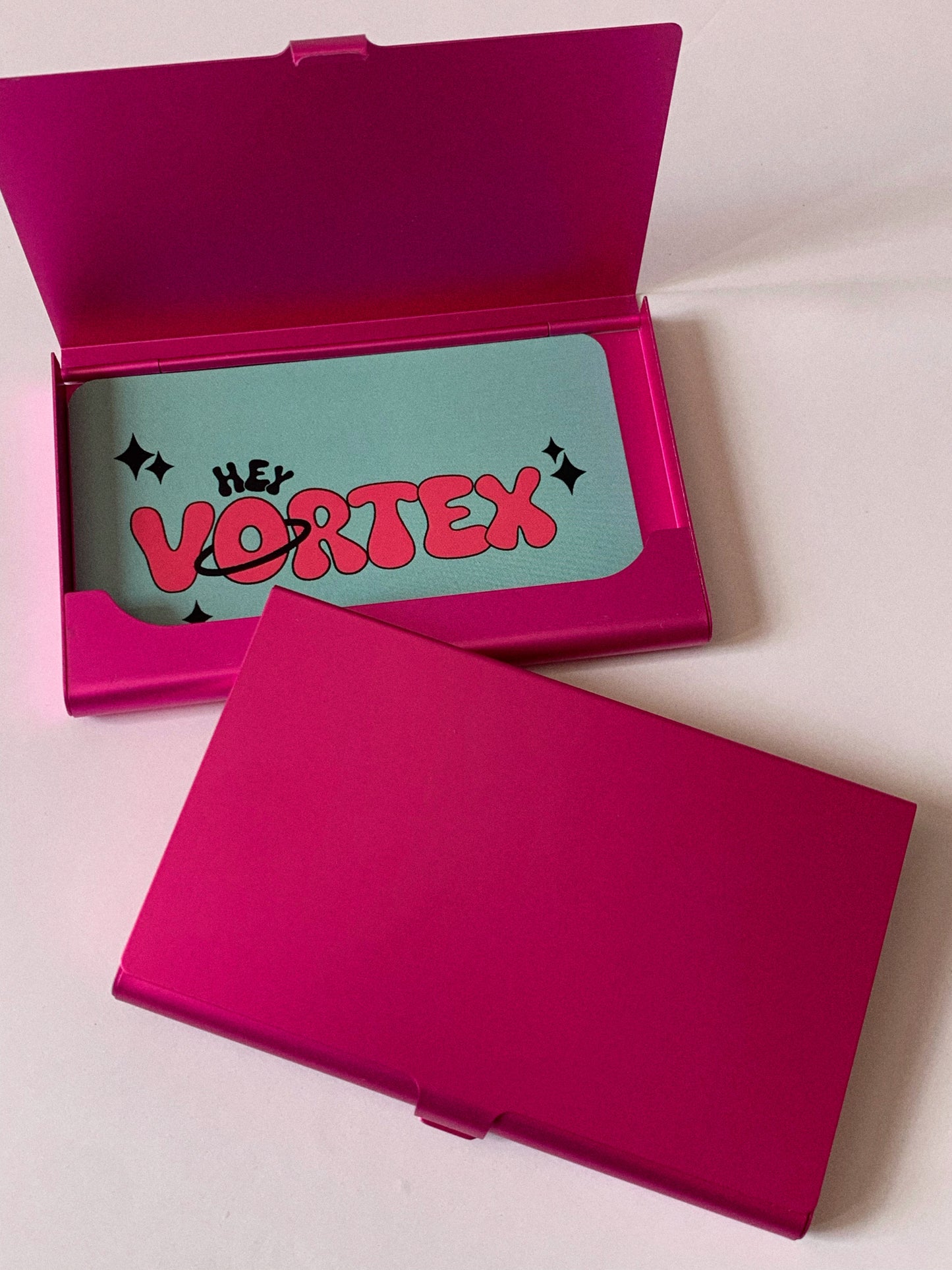 Tarjeteros aluminio - Hey.Vortex